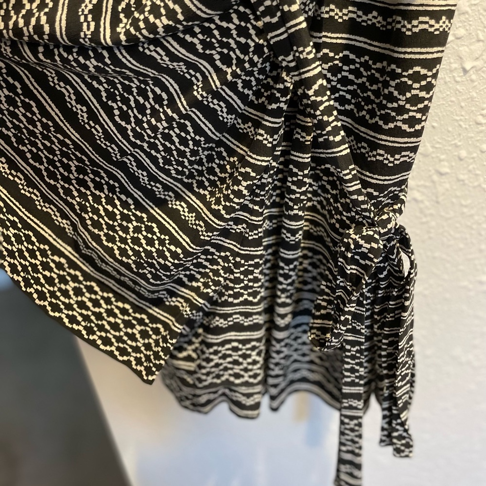 Size Extra Small Romper from Madewell! Tie waist. Black and White